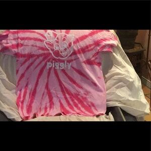 THESE SHIRTS ARE SOLD. HAVING TROUBLE DELETING DUPLICATE LISTING